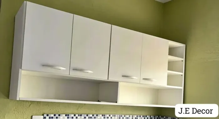 Armario aéreo de 4 portas em mdf