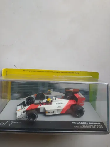 Miniatura McLaren Ayrton Senna 