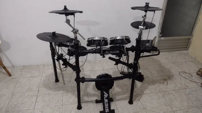 Bateria eletrônica Alesis DM10