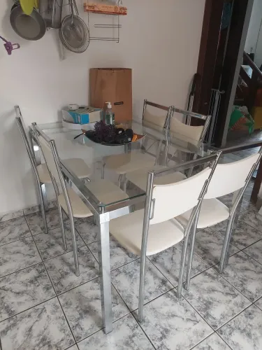 Mesa de jantar inox com tampo de vidro e 6 cadeiras