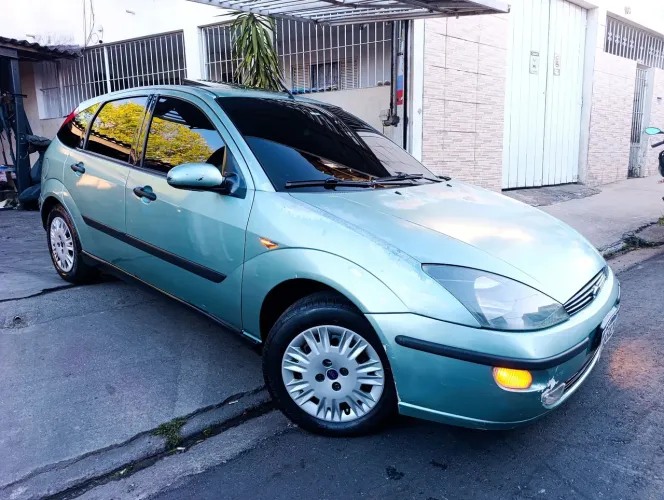 Ford Focus Ghia/ XR 2.0 /ghia 2.0 16V Flex 5P 2001