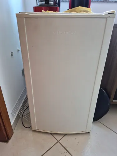 Frigobar Electrolux RE120 122 Litros - Funcionando Perfeitamente