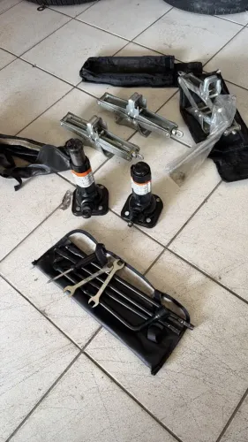 Macaco hidráulico SW4 crx SRV S10 entre outros também tem carro pequeno
