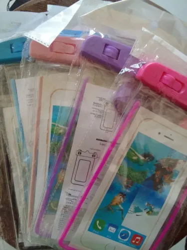 Capa a prova d'água celular serve para varios modelos.