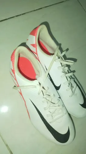 Chuteira mercurial Nike nova Tam. 41
