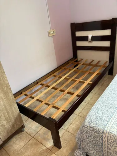 VENDO CAMA DE SOLTEIRO DE MADEIRA