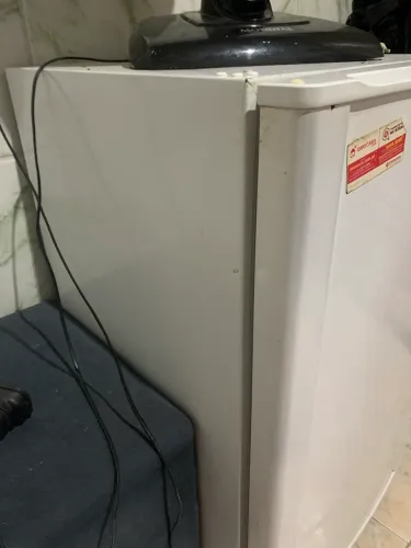 Frigobar semi novo