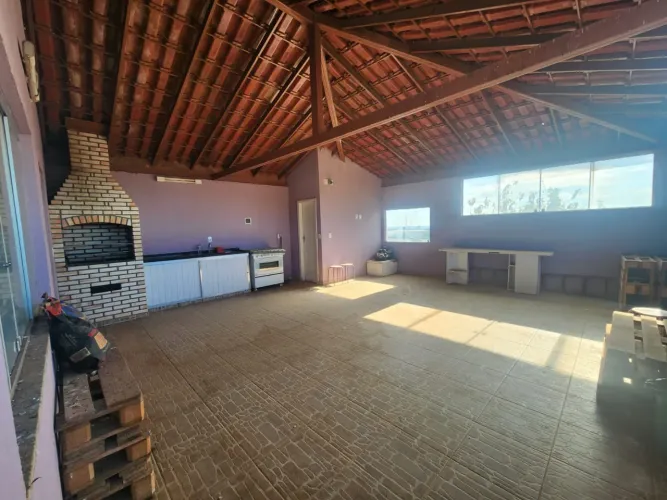 EXCELENTE SOBRADO NA QNQ 06