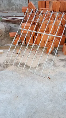 Vendo grade de ferro para janela