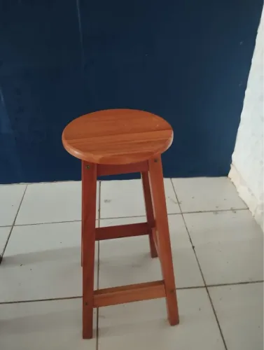 Lindos Bancos altos em madeira pura