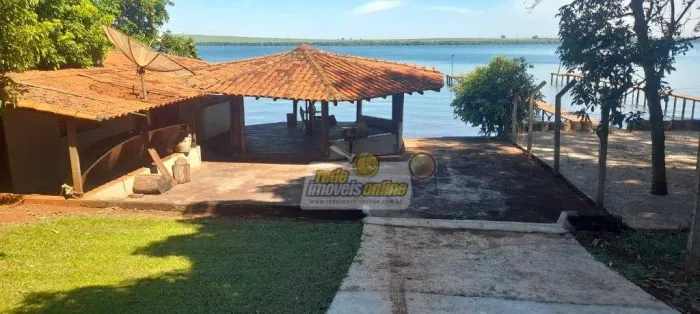 Rancho com 3 dormitórios à venda, 186 m² construída e 1844,92m² de área total por R$ 490.0