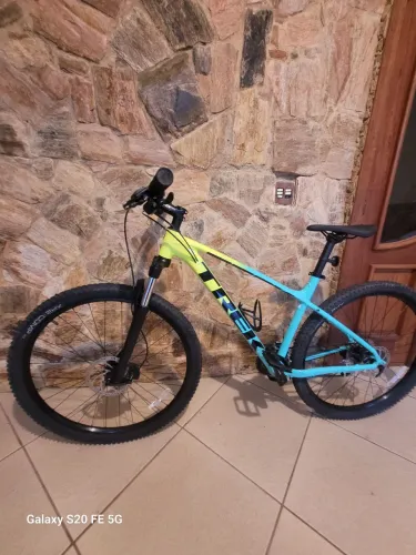 Bicicleta TREK Marlin 5 Tam L