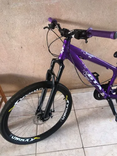 Bicicleta semi nova, aro26 com freio a disco