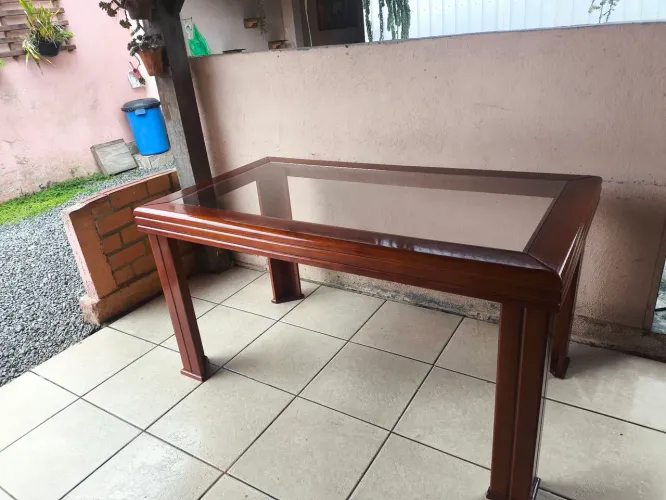 Mesa de Jantar em Madeira com Tampo de Vidro