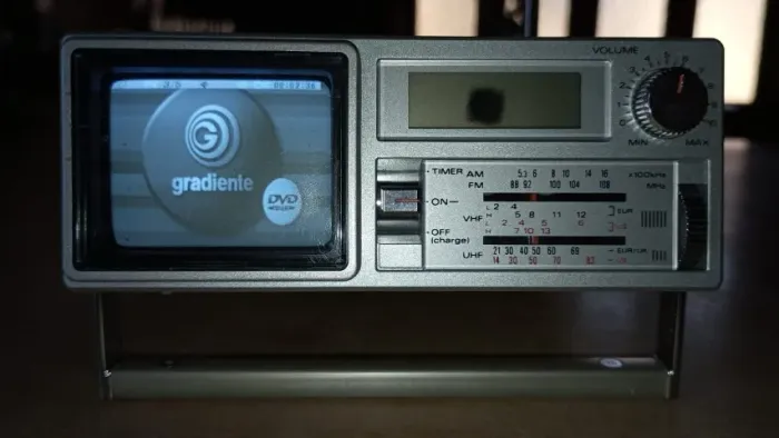 COLECIONADOR VINTAGE TV SANYO TPM2170 portátil 9V