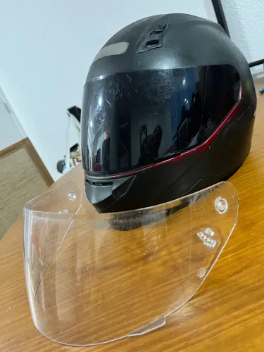 Capacete preto 60