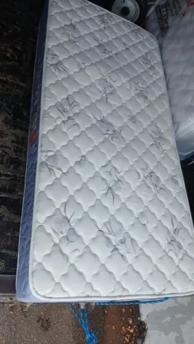 Colchão de solteiro de espulma