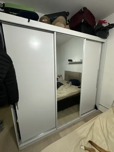 Guarda roupa novo, 6 meses de uso, gigante