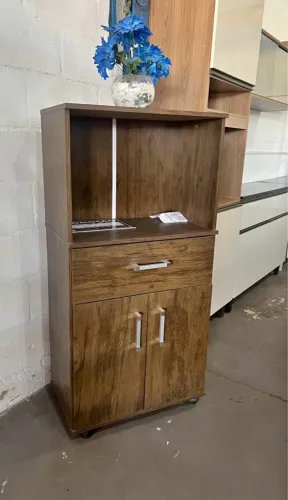 Balcão para forno e microondas.  