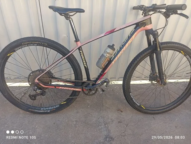 vendo linda bike THURST DE CARBONO com suspensão prime a ar com pneus tubless Tam 17