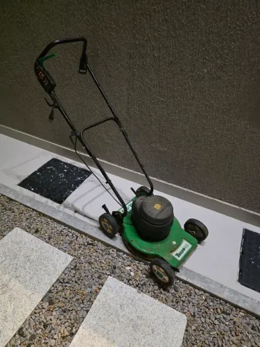 Máquina de cortar grama 