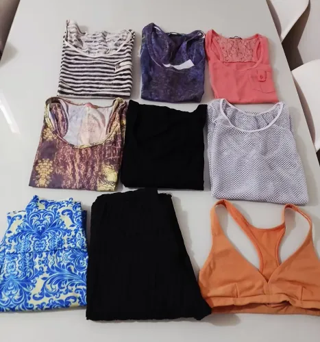 Vendo esse lote roupas Femenina academia...caminhada usadas em boas condições veste M