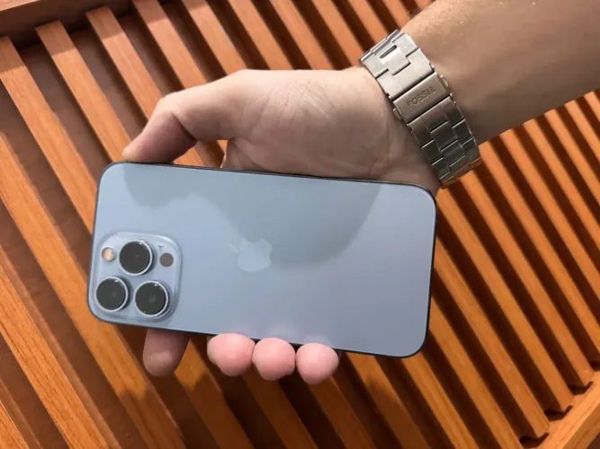 Vendo ou troco IPHONE 13 pro valor 1.800