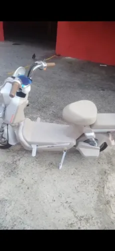 Vendo essa motinha elétrica, zub por 3.700 zera