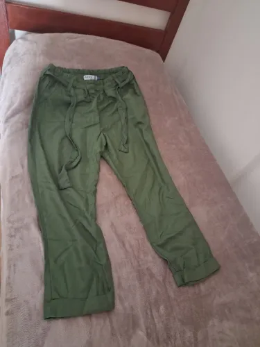 CALÇA CLOCHARD DE VISCOSE COM FAIXA DE AMARRAR VERDE ESCURO TAMANHO 44