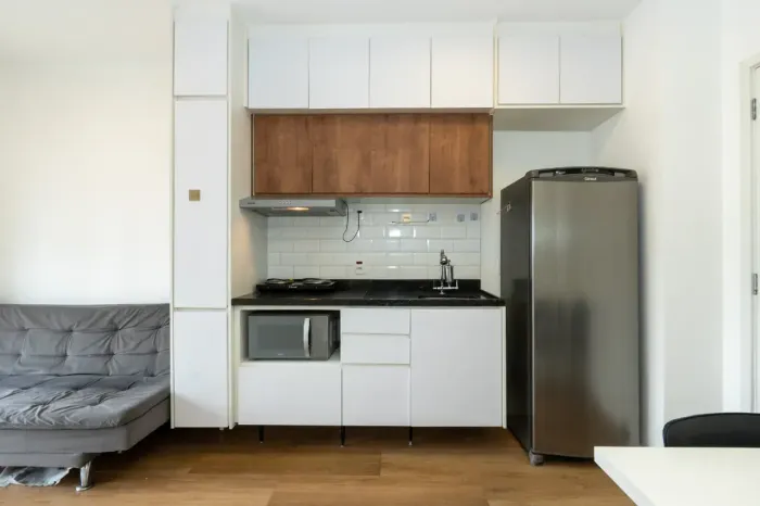 Apartamento de 31m² com dormitório fechado ao lado do metrô