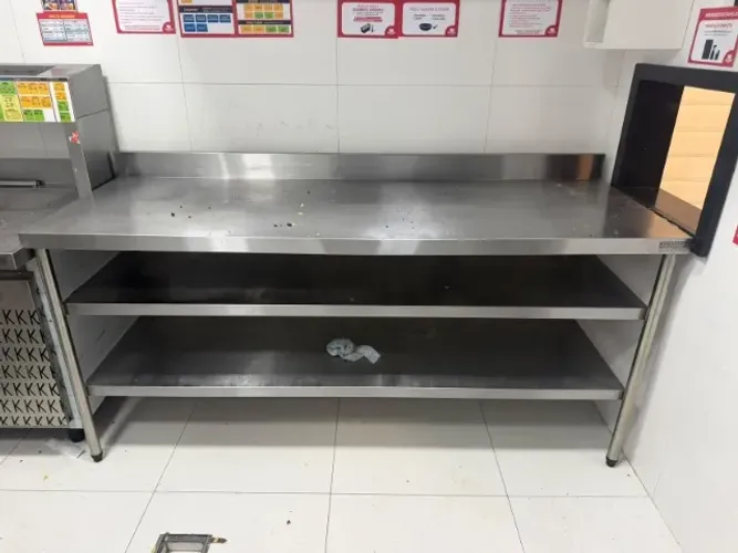 Bancada de inox com 2 prateleiras
