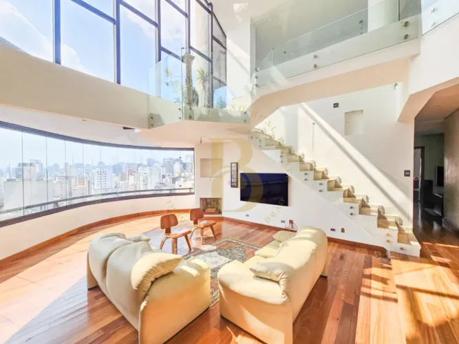 Cobertura com 350m² e vista 360graus á venda no Paraíso.