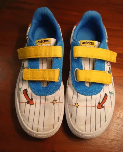 Tênis Adidas Vulc Raid3r Mickey Mouse tam 33 bem confortável