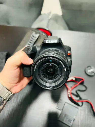 Camera Canon SL3