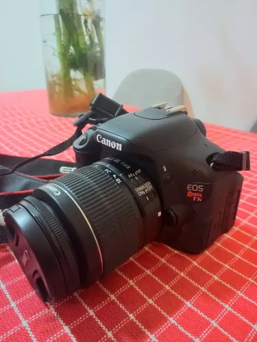 Canon T3i Rebel pouco uso , 2 lentes, flash externo, tripé, bateria,  memória rápida