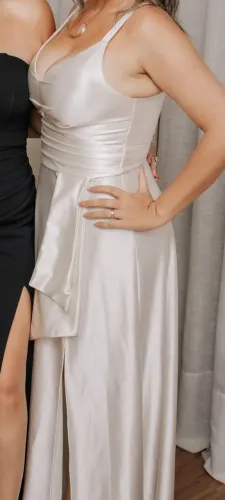 Vestido de festa branco off champanhe