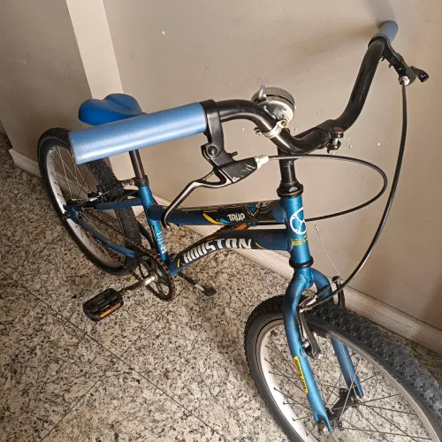Vendo bike semi nova aro 20,barbada.