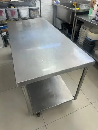 MESA INOX QUARIINOX 1,60 M COM RODAS