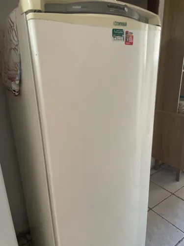 Geladeira e fogão usados em excelente estado