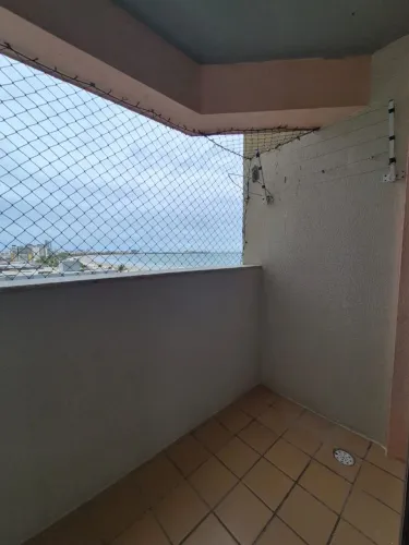 Alugo apartamento de frente para o mar. 