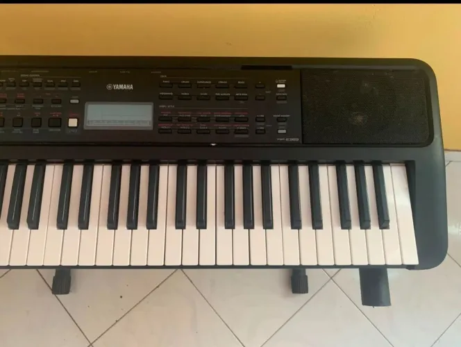 Teclado PSR E 383.