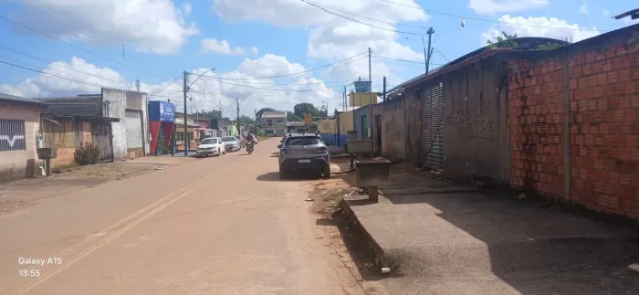 Vendo uma casa bem localizada