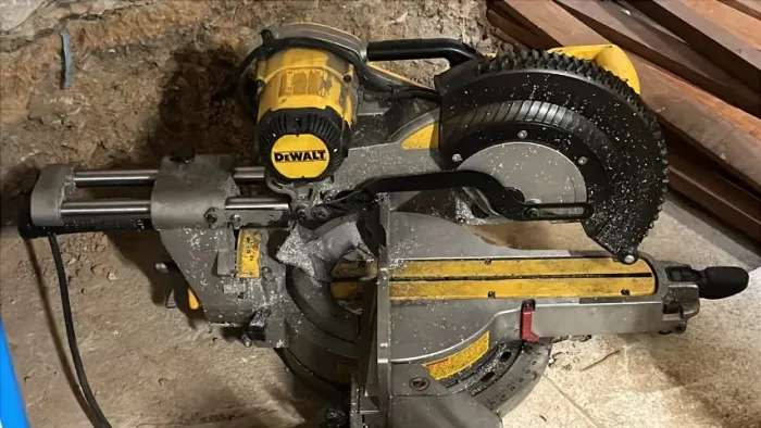 Serra de Esquadria DeWalt DWS780