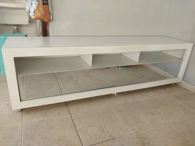 Rack Branco com espelho com defeito na gaveta