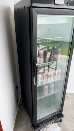 Vendo cervejeira venax blue light 209
