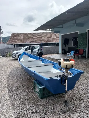 Barco em perfeito estado.