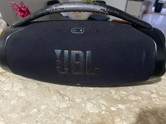 Vendo JBL BOMBOX 3 com marcas de uso 