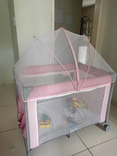 Vendo berço chiqueirinho portátil VOYAGE com colchão