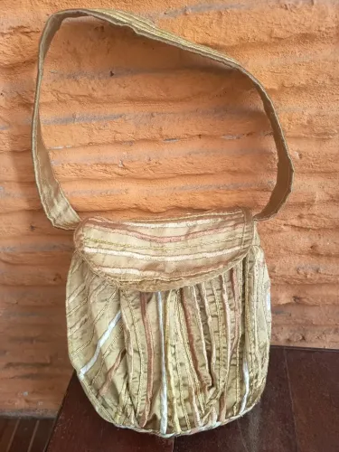 Nécessaire e bolsa pequena