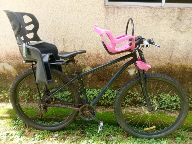 Bicicleta aro 29 com duas cadeirinhas e garupa